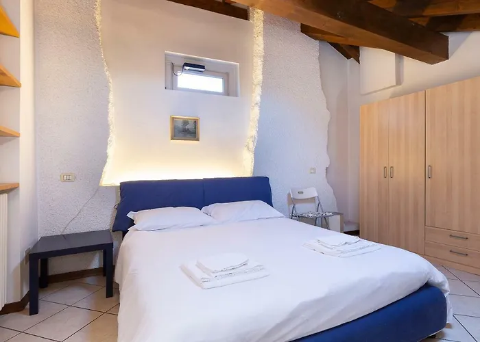 Via Roma * ストレーザ